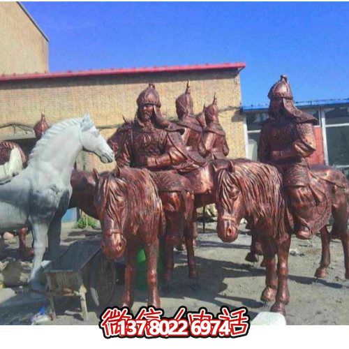 巨型騎士馬銅雕塑，點綴景區(qū)廣場