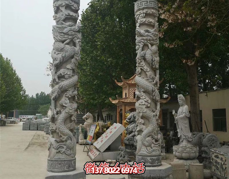 龍柱石雕，裝點寺廟門前