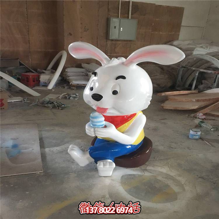 可愛小兔子玻璃鋼雕塑，點綴園林景觀