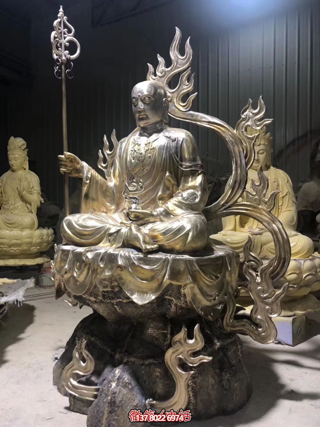 游覽地藏王大型寺廟景區(qū)，感受精美雕塑的神秘魅力