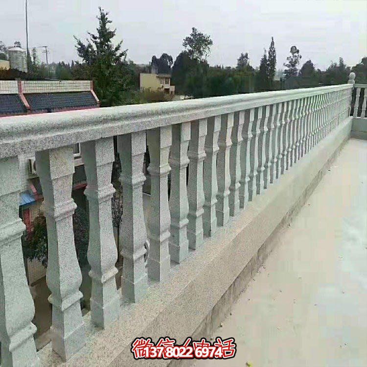 傳統(tǒng)的大理石護(hù)欄雕塑，為城市街頭和河道添彩