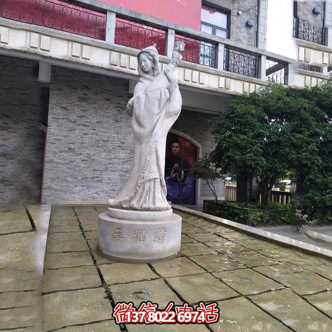 傳承歷史的美，贊美女王的神奇雕像