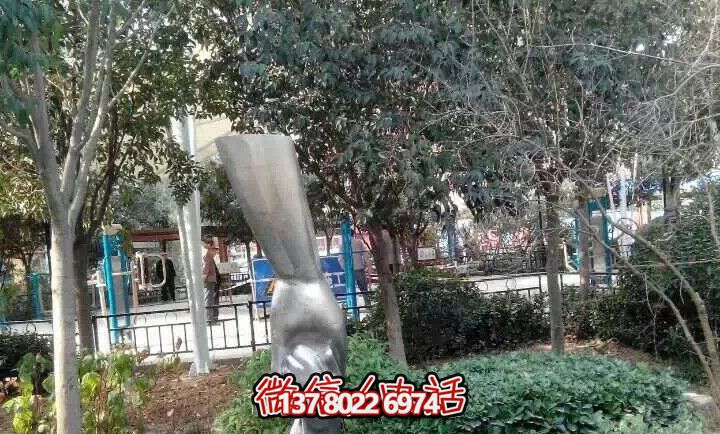 不銹鋼兒童雕塑——讓孩子們在學(xué)校里拉大手，拋光小手