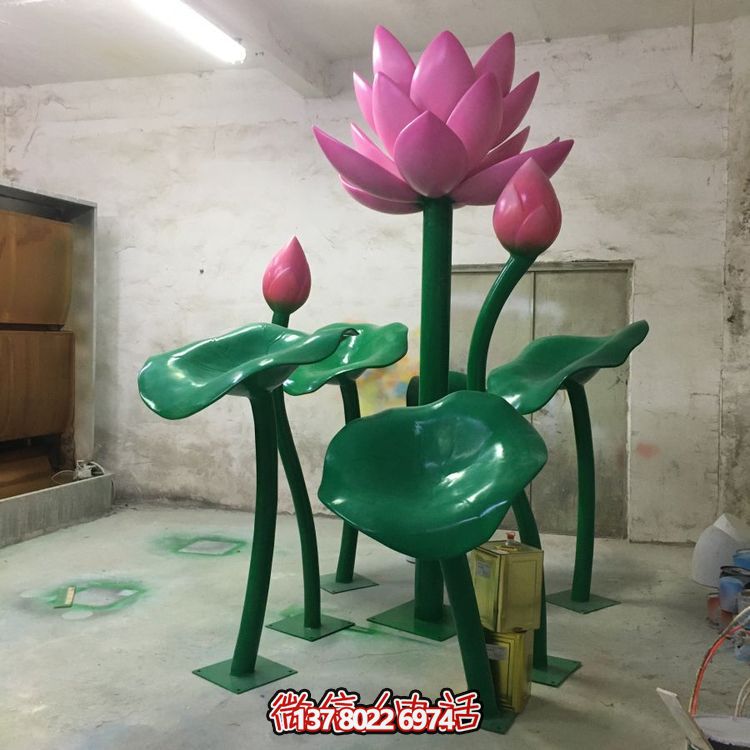 大型不銹鋼彩繪蓮花擺件，為游樂場、商場、戶外公園增色