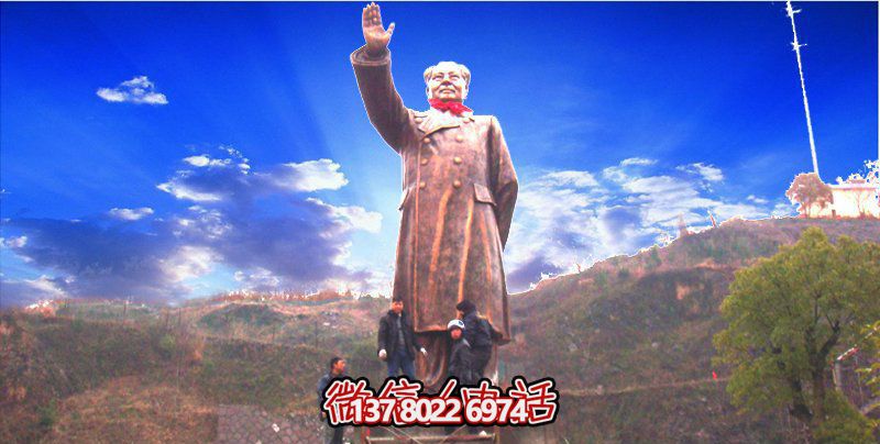 偉人毛澤東銅雕塑在大型廣場(chǎng)上的靜默贊禮