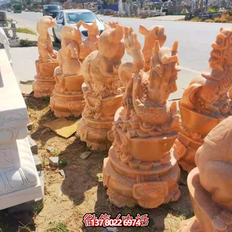 紅晚霞景區(qū)，十二生肖雕塑之旅