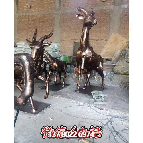 大型梅花鹿銅雕雕塑，裝點(diǎn)別墅小區(qū)