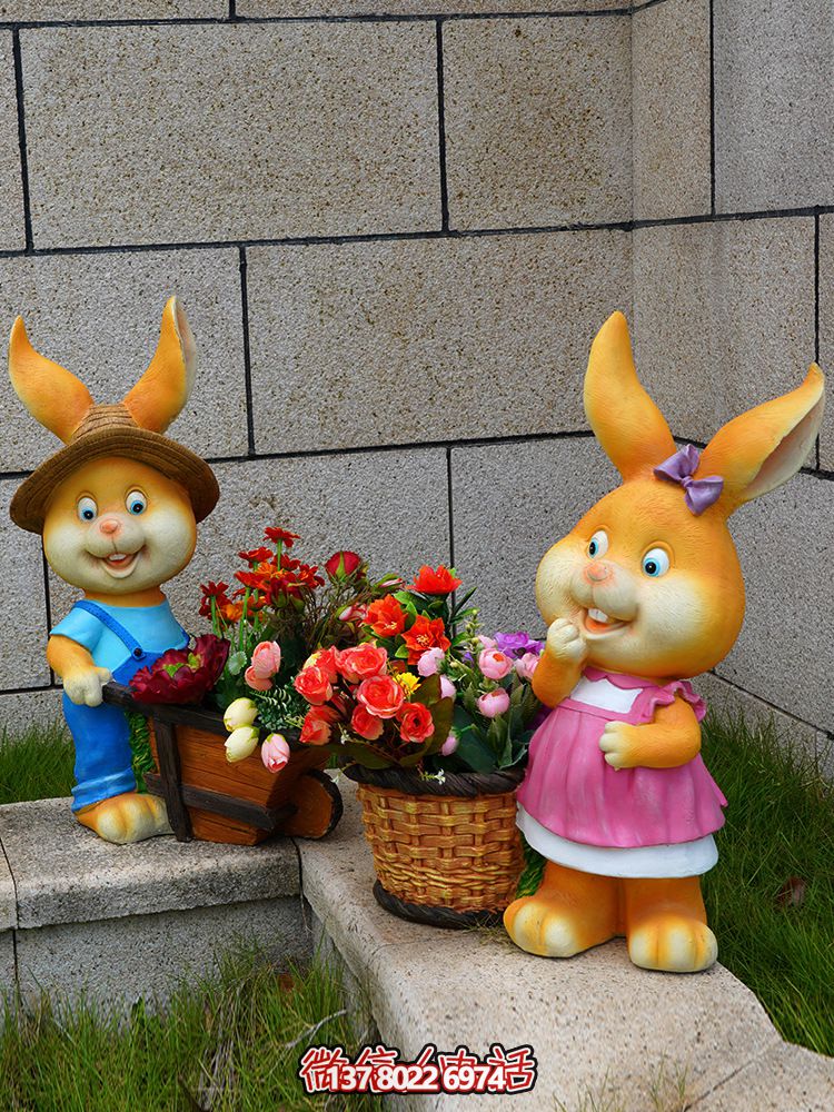 玻璃鋼彩繪只兔子雕塑，為庭院增添精彩