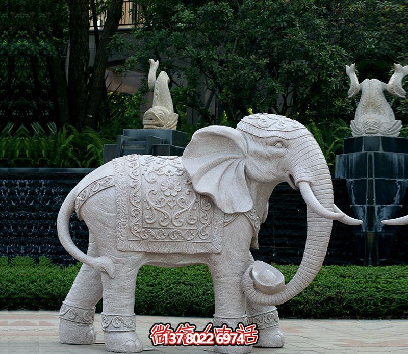 精美浮雕大象雕塑，點綴綠意花園