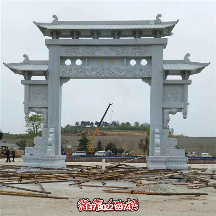 傳統(tǒng)工藝石雕牌坊，點(diǎn)綴鄉(xiāng)村美景