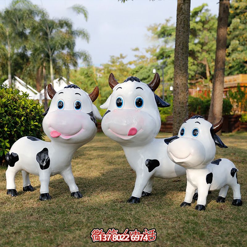 萌卡通牛雕塑，漫步在玻璃鋼公園