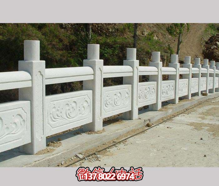 漢白玉欄桿石雕，為景區(qū)山道增添美感
