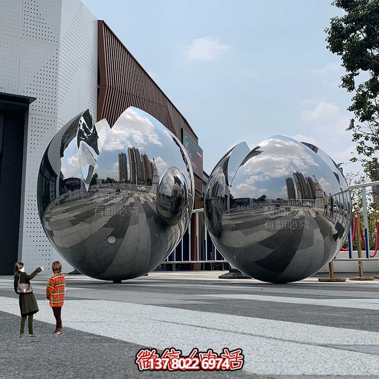 大型不銹鋼鏡面球體雕塑，為你的戶外空間增添獨(dú)特氣息