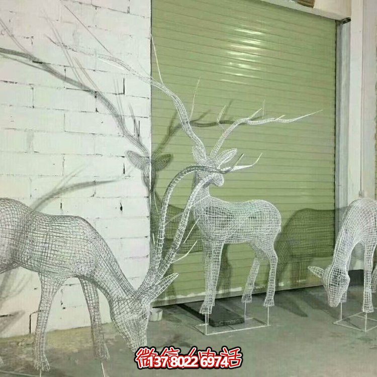 不銹鋼鏤空網格鹿燈光亮化擺件，為公園草坪上裝飾增添精彩