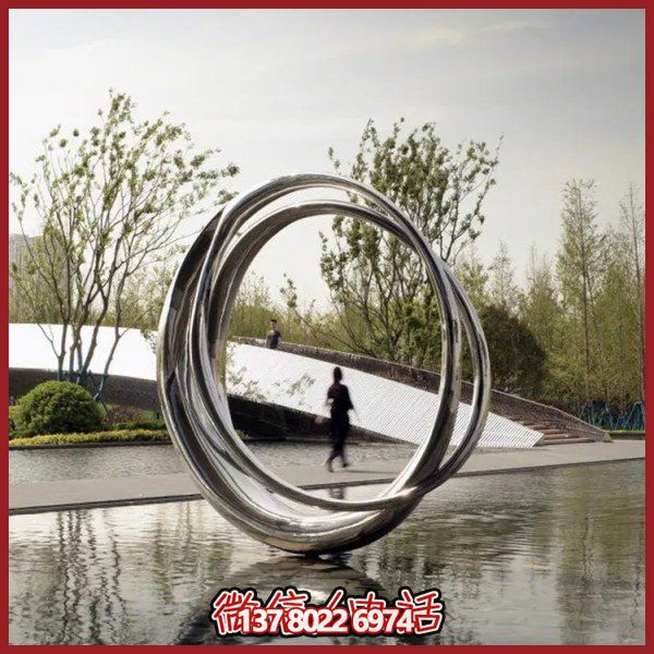 大型不銹鋼鏡面圓環(huán)擺件，點(diǎn)綴園林環(huán)境