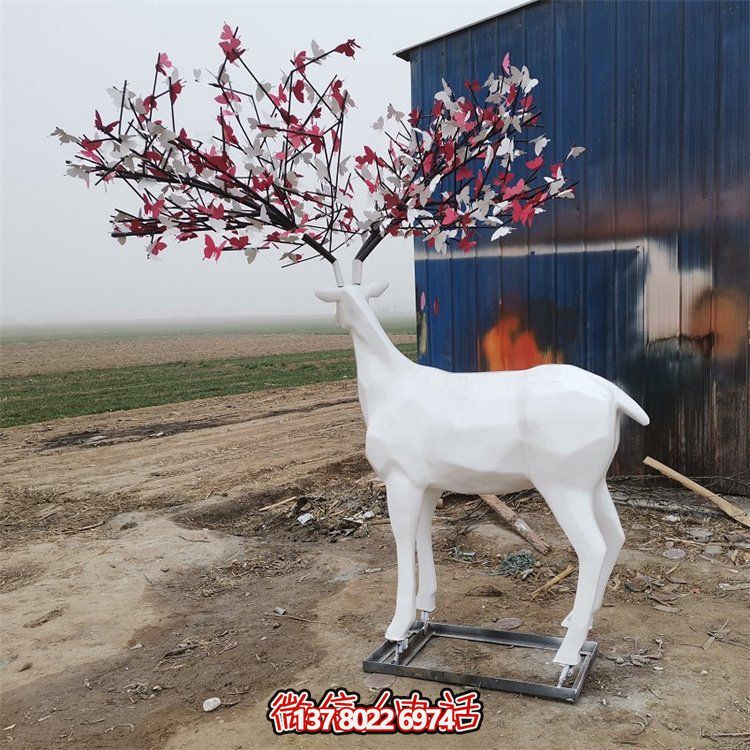 玻璃鋼雕塑梅花鹿，為戶外園林景觀增添抽象美感