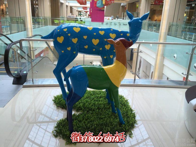 玻璃鋼手工彩繪小鹿擺件，為你的商場(chǎng)增添溫馨美感