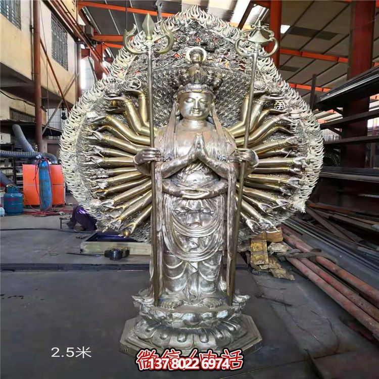 游覽千手觀音大型景觀雕塑，探索本土古代寺廟文化