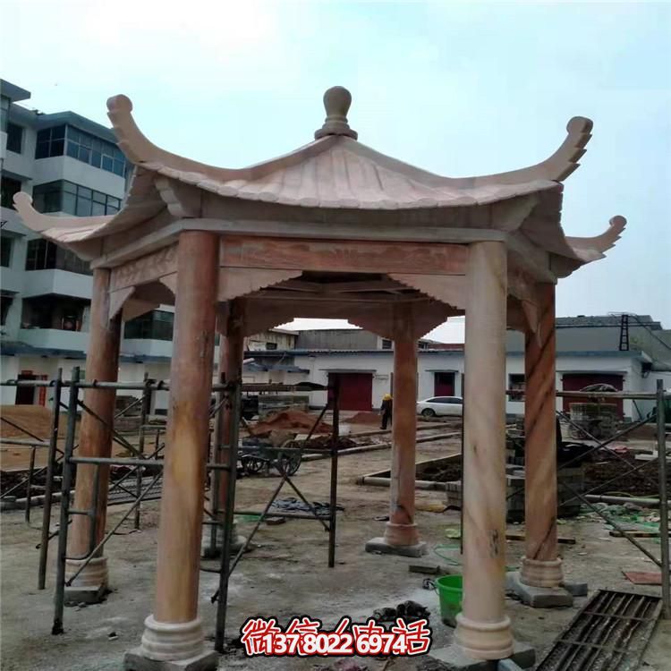 仿古涼亭，盡情欣賞晚霞染紅的美景