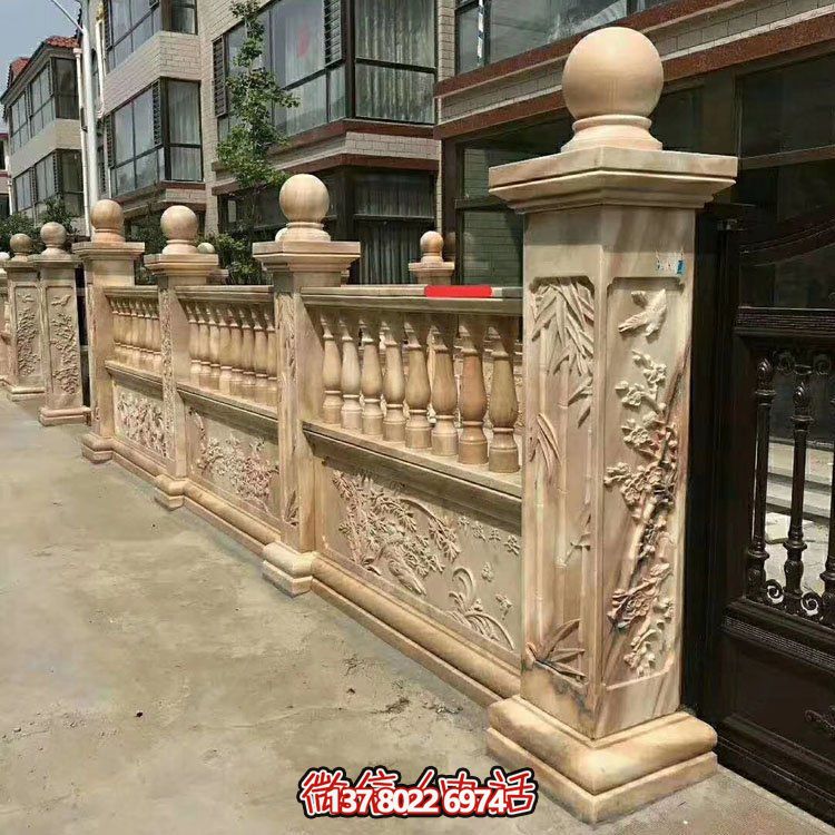 紅色浮雕圍墻欄板裝點別墅，守護(hù)晚霞之美