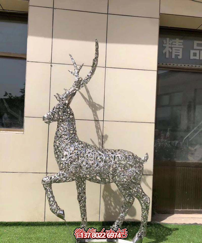 不銹鋼梅花鹿雕塑，走出別墅的美