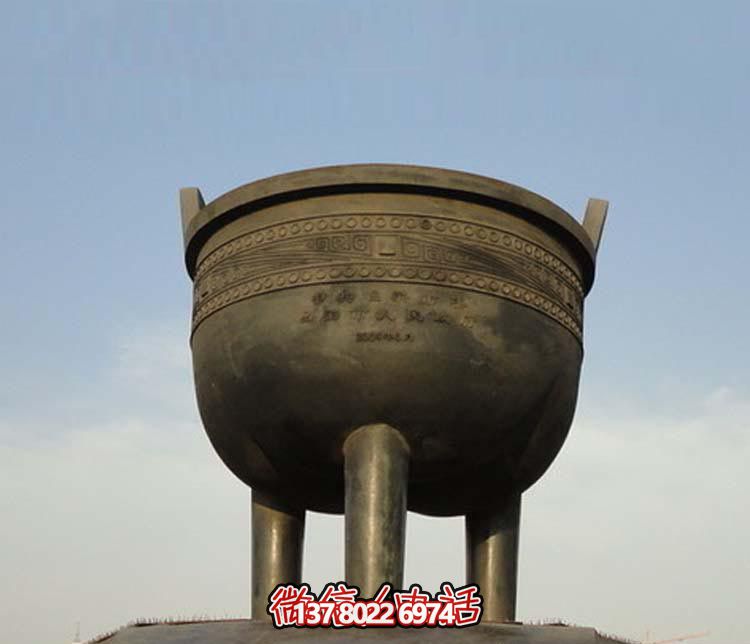 大型青銅圓形香爐，裝飾廣場(chǎng)景區(qū)