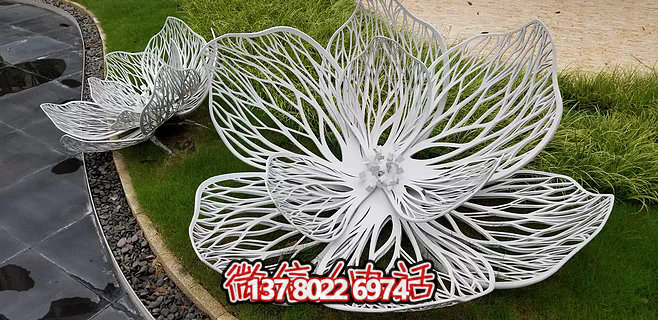 不銹鋼蓮花雕塑，鐵藝裝點(diǎn)戶外廣場