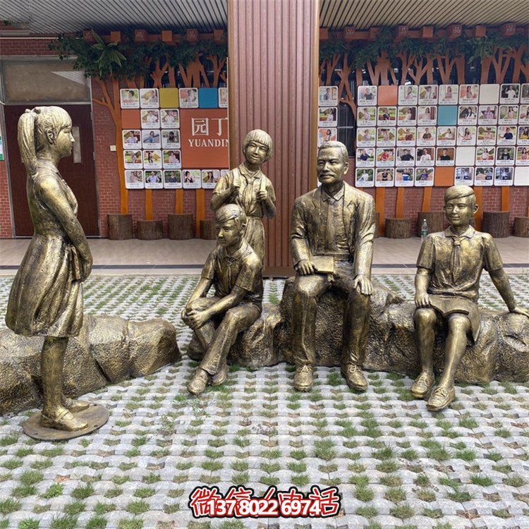 仿銅人物雕塑，裝點(diǎn)步行街情景