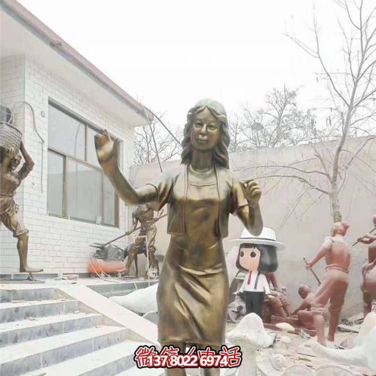 仿銅雕塑玻璃鋼抽象人物，為公園戶外裝飾