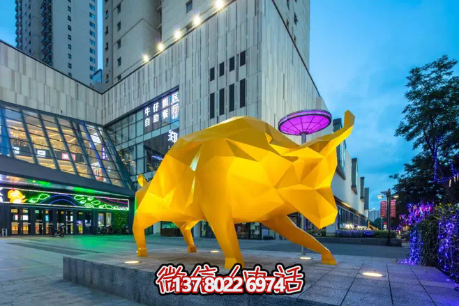 玻璃鋼彩繪雕塑讓你的廣場現(xiàn)象級創(chuàng)意牛！