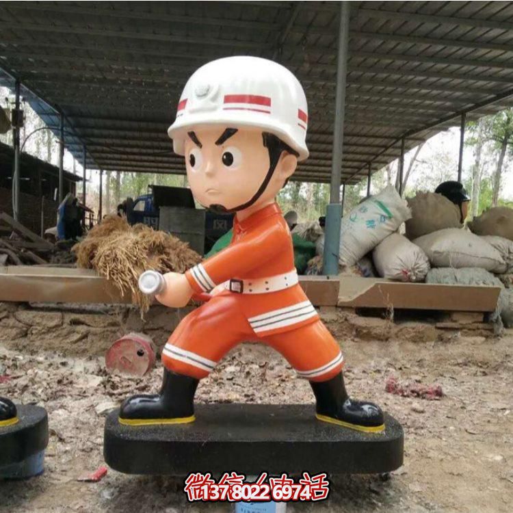 消防英雄銅雕塑像，為廣場(chǎng)添彩