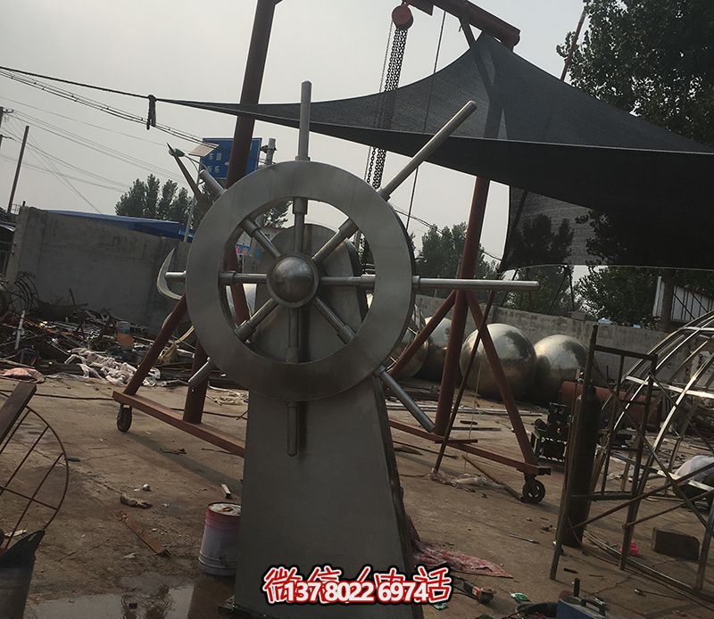 騰飛不銹鋼雕塑船舵，點(diǎn)綴室內(nèi)飯店