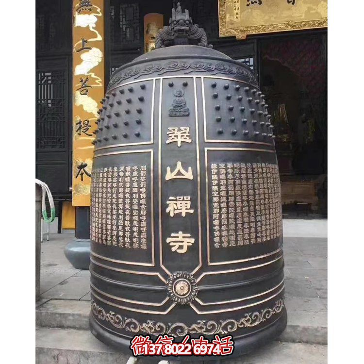 銅掛鐘祈福雕塑，神圣安寧禪心