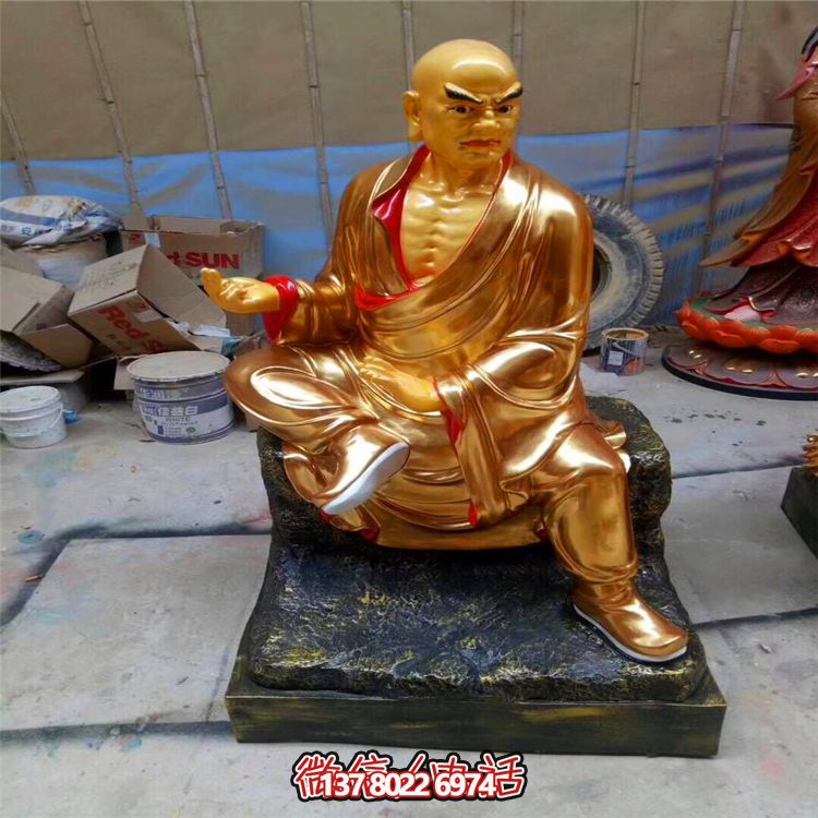 噴金烤漆菩薩雕塑，擁有古老神秘的十八羅漢美學