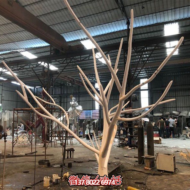 大型玻璃鋼雕塑，給酒店裝飾帶來創(chuàng)意景觀