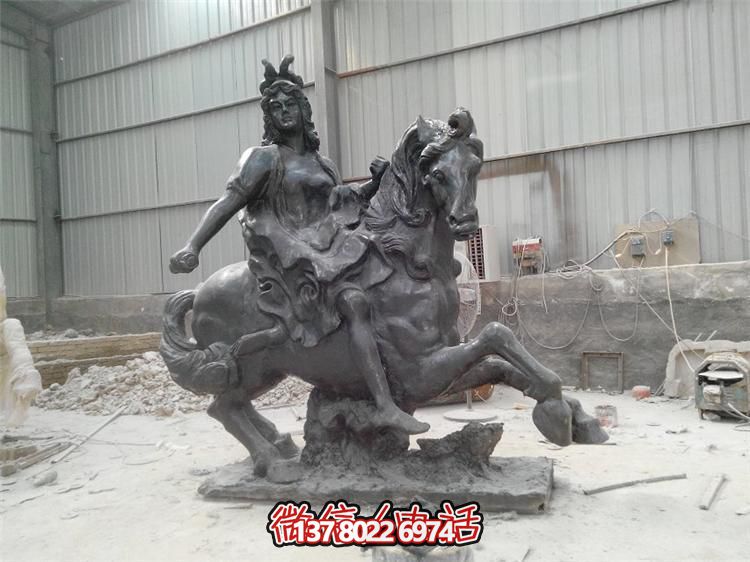 超越傳統(tǒng)，探索未知的玻璃鋼騎馬擺件