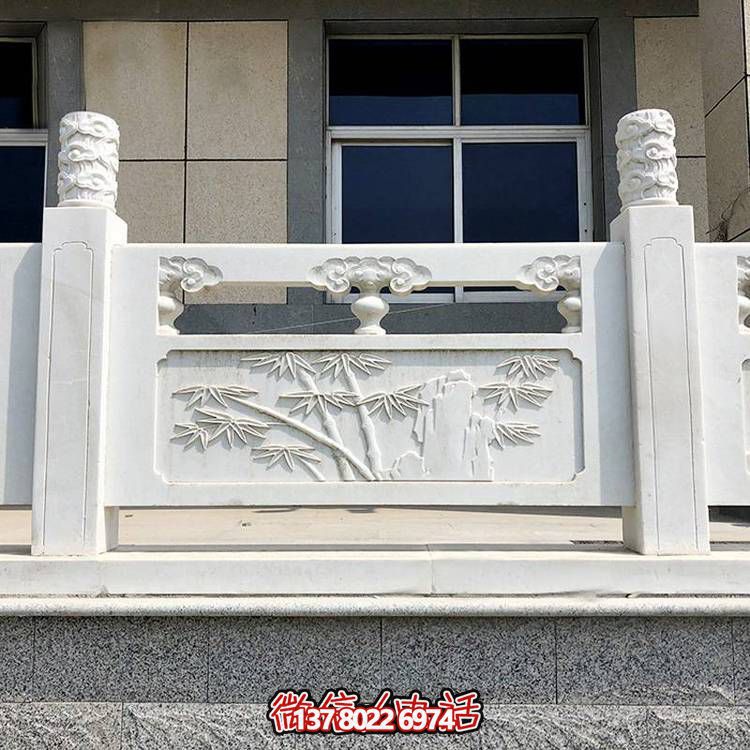 精致古典庭院雕飾浮雕石柱、欄桿、欄板，營(yíng)造溫馨園林