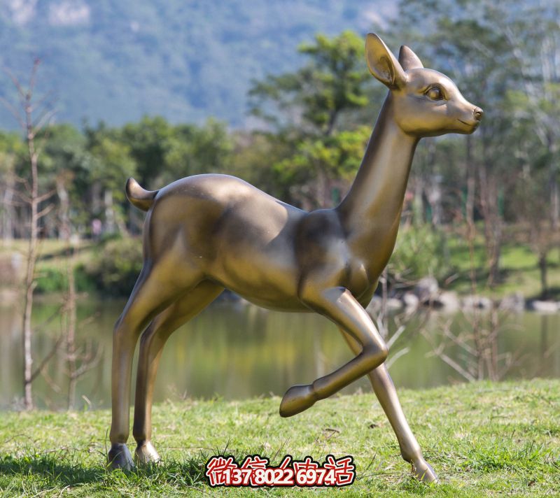 玻璃鋼雕刻仿梅花鹿雕塑，為池塘草坪添彩
