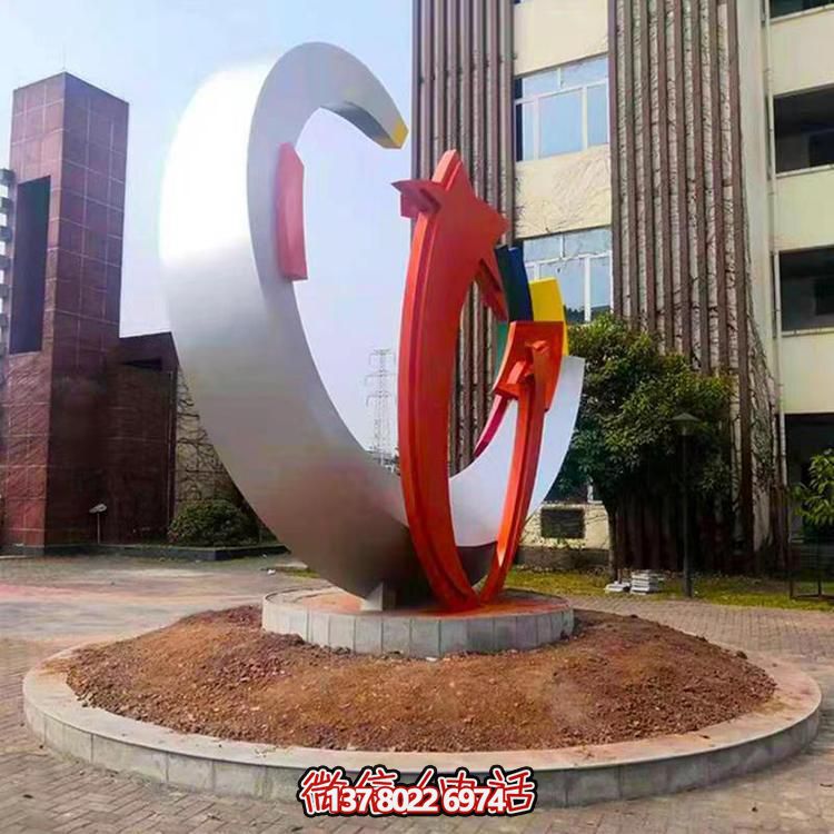 精致不銹鋼月牙雕塑，打造現(xiàn)代都市景觀