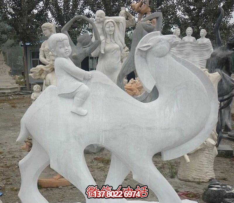 漢白玉駱駝雕塑，點(diǎn)綴公園里的抽象風(fēng)情