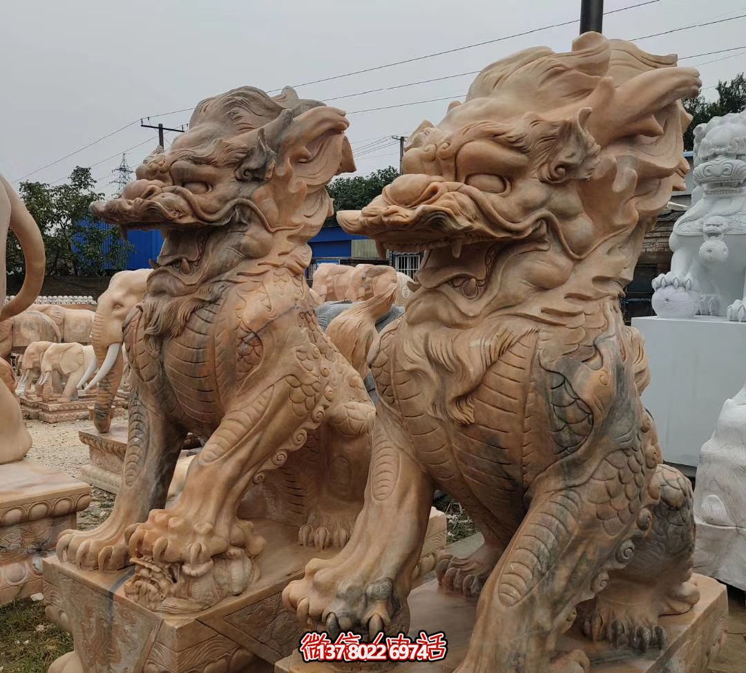 大型黃蠟石麒麟雕塑，點綴廣場景觀