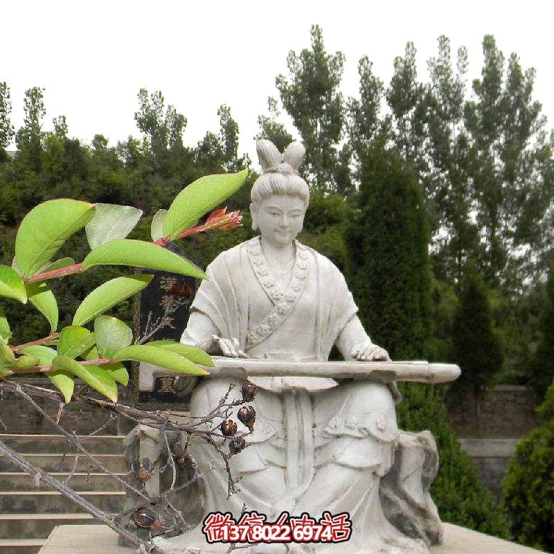 彈琴游玩古代景區(qū)，感受石雕雕塑之美