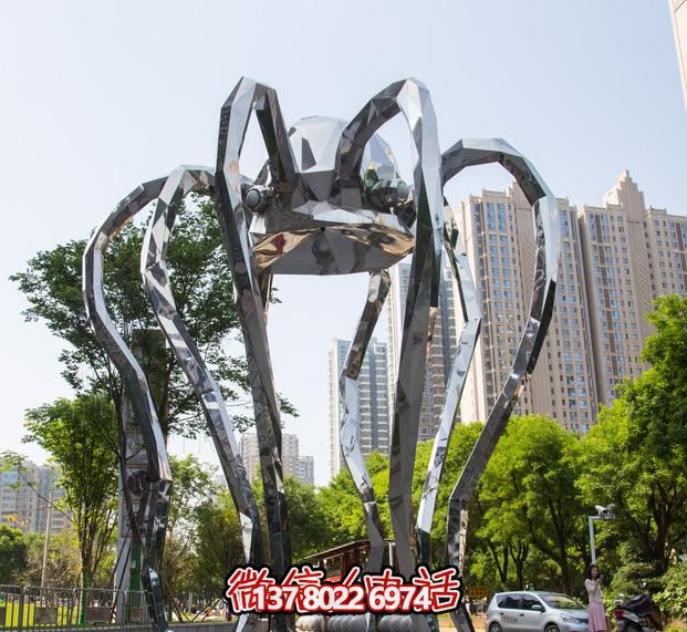 不銹鋼長腿螃蟹雕塑，為公園增添創(chuàng)意裝飾
