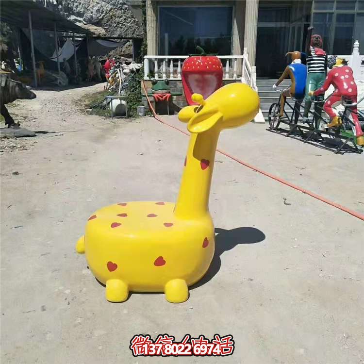 玻璃鋼長(zhǎng)頸鹿擺件，安全可靠、適用于多種場(chǎng)景