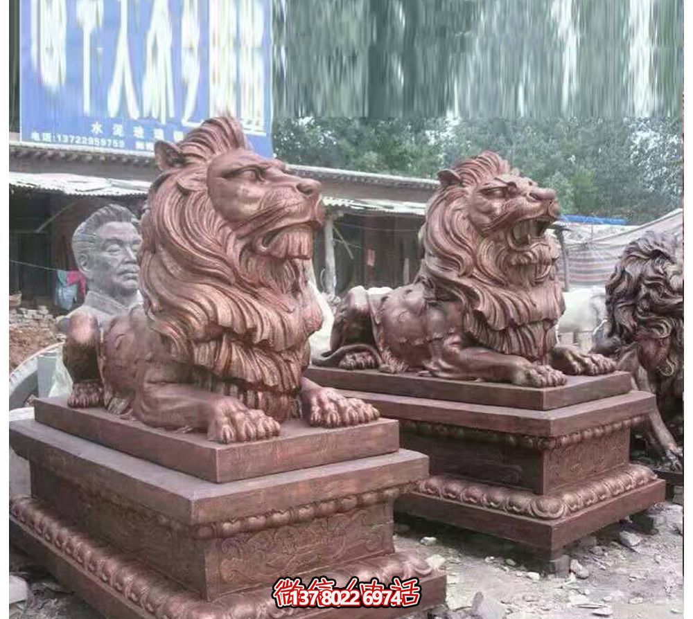 趴窩紅雕獅子仿真雕塑，守護晚霞鎮(zhèn)宅之美