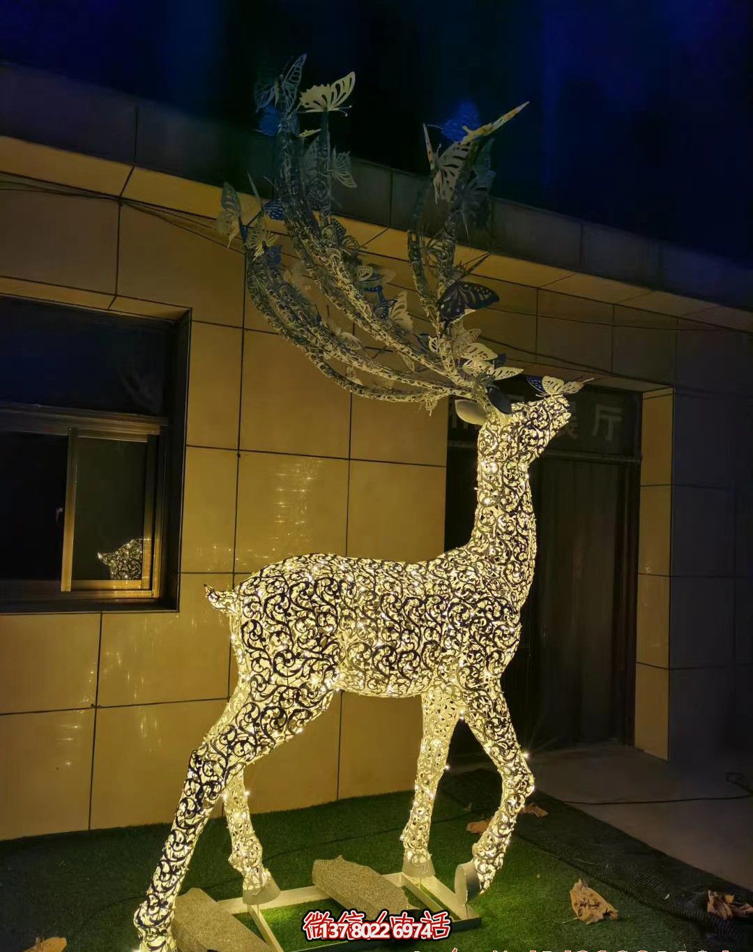 精美不銹鋼梅花鹿雕塑照明裝置，點綴廣場之美
