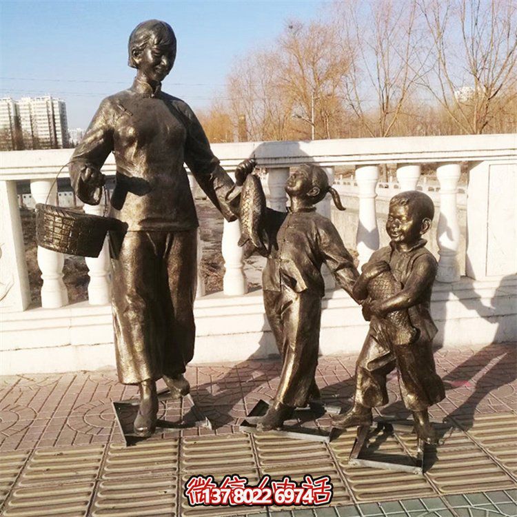 集合民俗小品、戶外街道情景及人物雕塑的主題公園