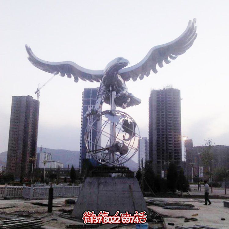 不銹鋼老鷹雕塑，點綴戶外園林景觀