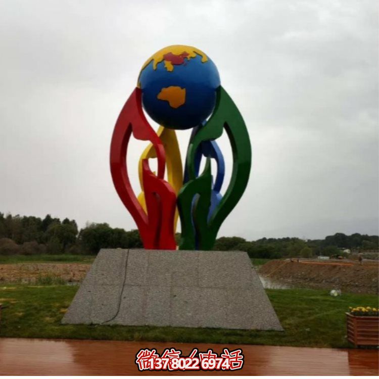 大型不銹鋼彩繪噴漆雕塑，為景區(qū)景觀廣場(chǎng)增色