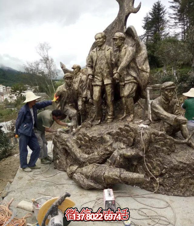 偉人紀(jì)念銅雕雕塑，讓廣場上洋溢著熱情